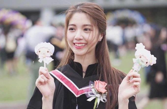 [美女百科]2018年港姐冠军陈晓华美丽动人落落大方完美身型